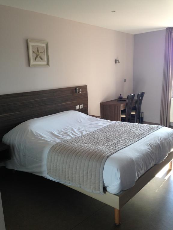 Le Relais Des Bergers Otel Saint-Martin-en-Haut Oda fotoğraf