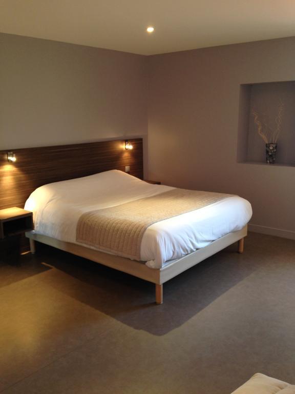 Le Relais Des Bergers Otel Saint-Martin-en-Haut Oda fotoğraf